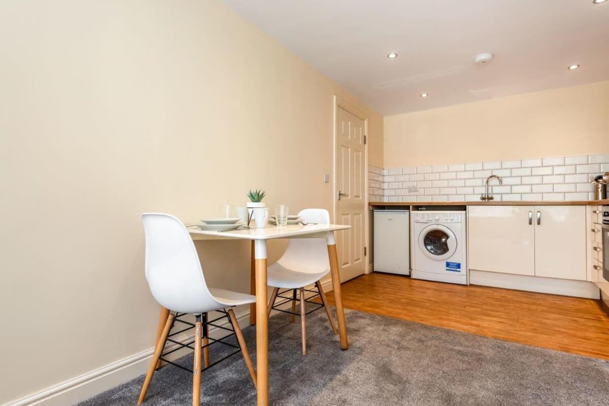 Bright 1 Bedroom Budget Flat In Central Pontefract Exteriör bild
