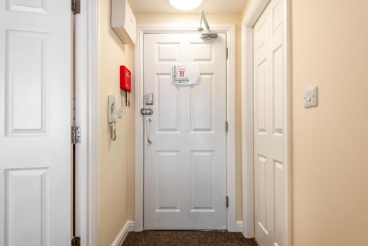 Bright 1 Bedroom Budget Flat In Central Pontefract Exteriör bild