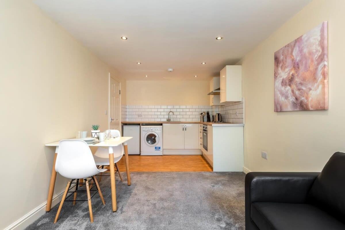 Bright 1 Bedroom Budget Flat In Central Pontefract Exteriör bild