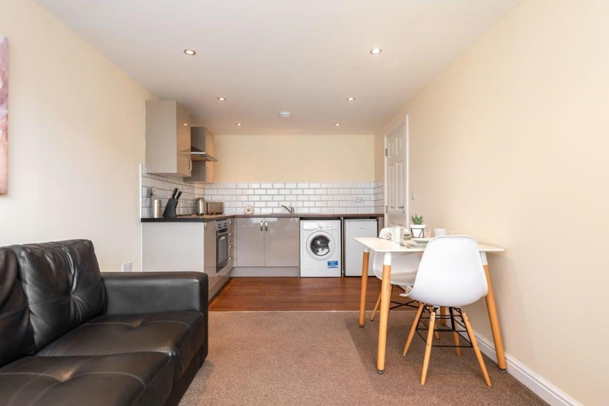 Bright 1 Bedroom Budget Flat In Central Pontefract Exteriör bild